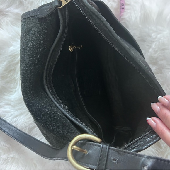 Vintage 90's Coach Fletcher #4150 black leather
shoulder/crossbody bag - Picture 10 of 14